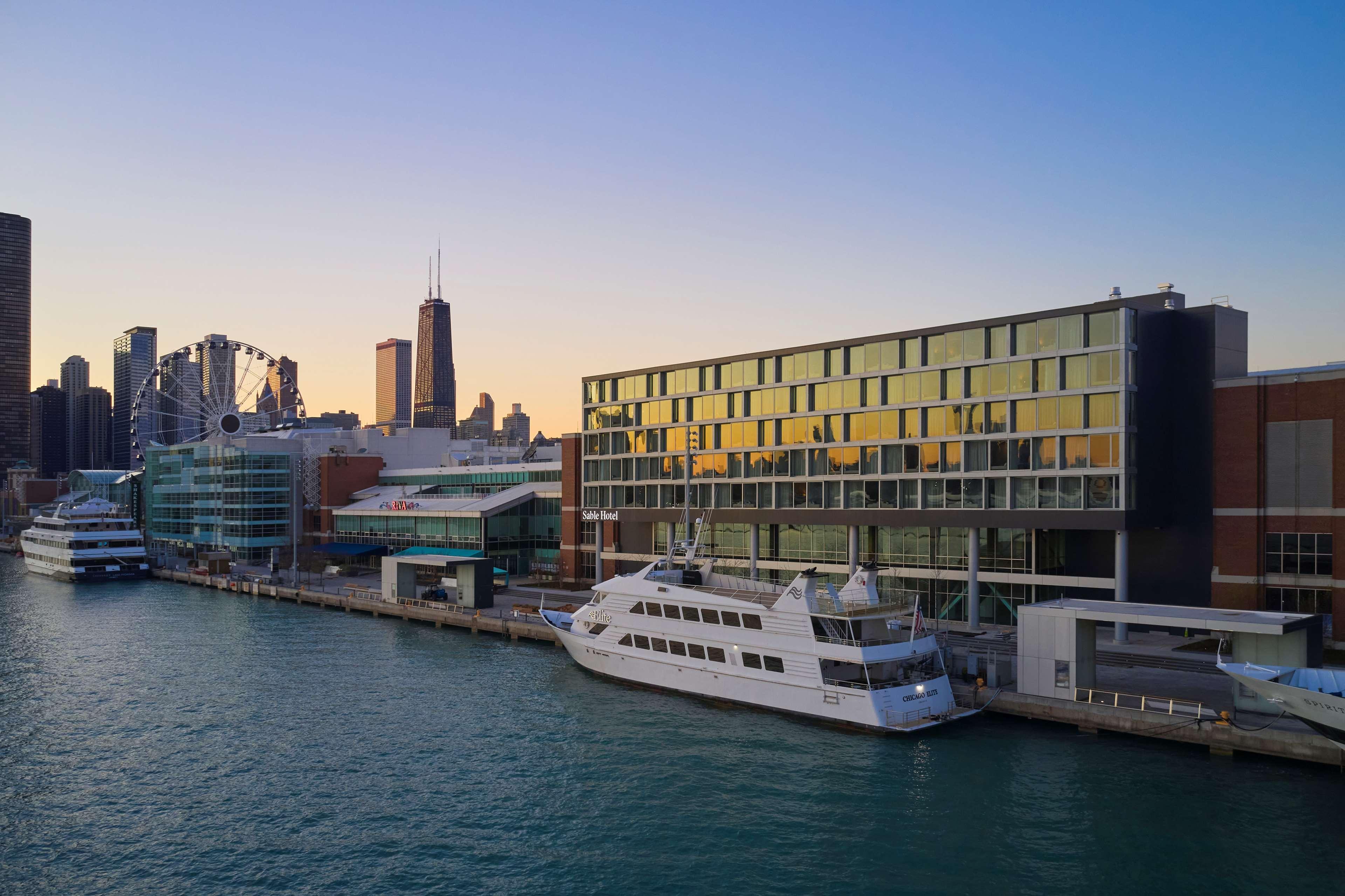 Sable At Navy Pier Chicago, Curio Collection By Hilton Hotel Buitenkant foto