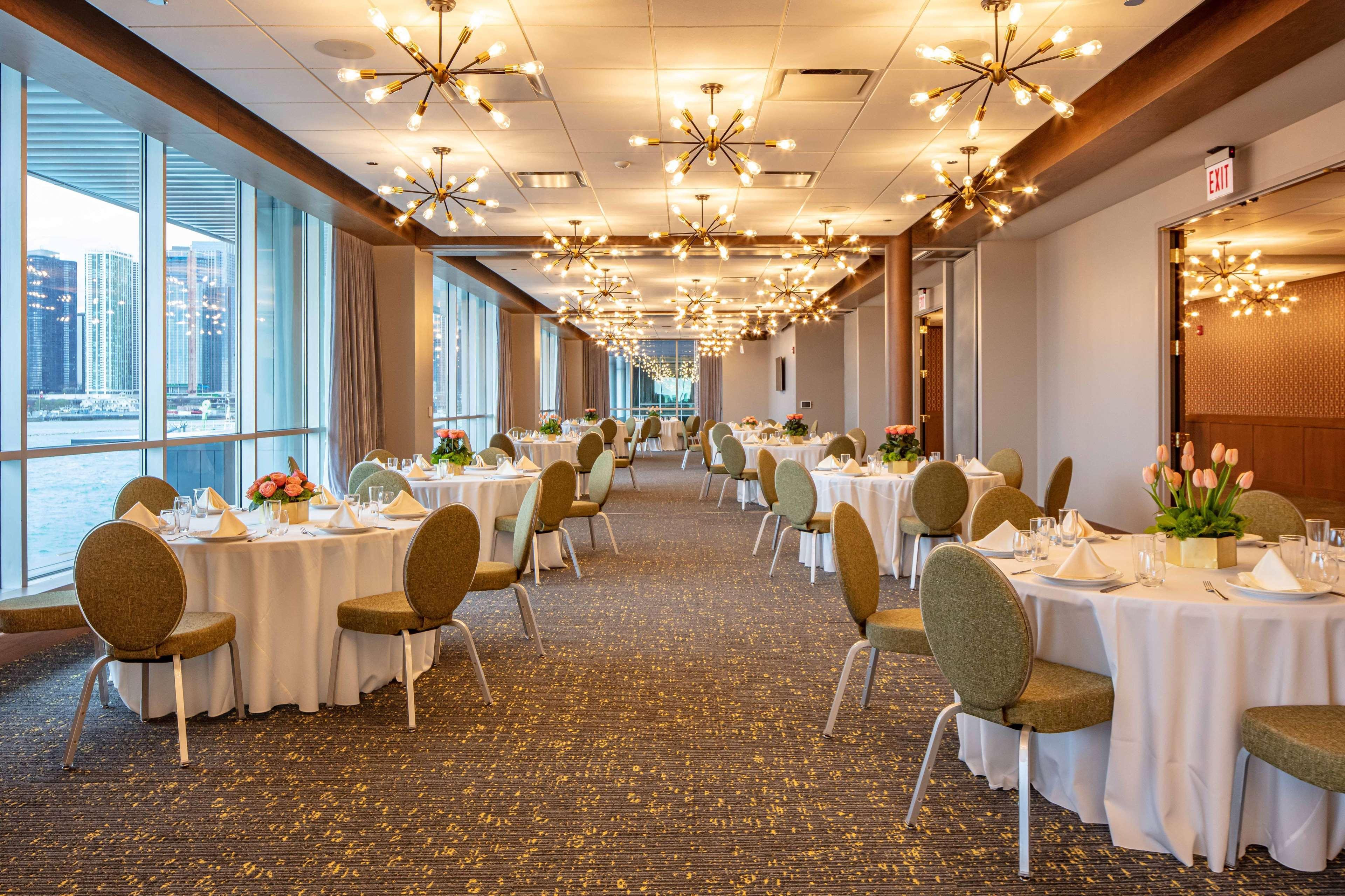Sable At Navy Pier Chicago, Curio Collection By Hilton Hotel Buitenkant foto