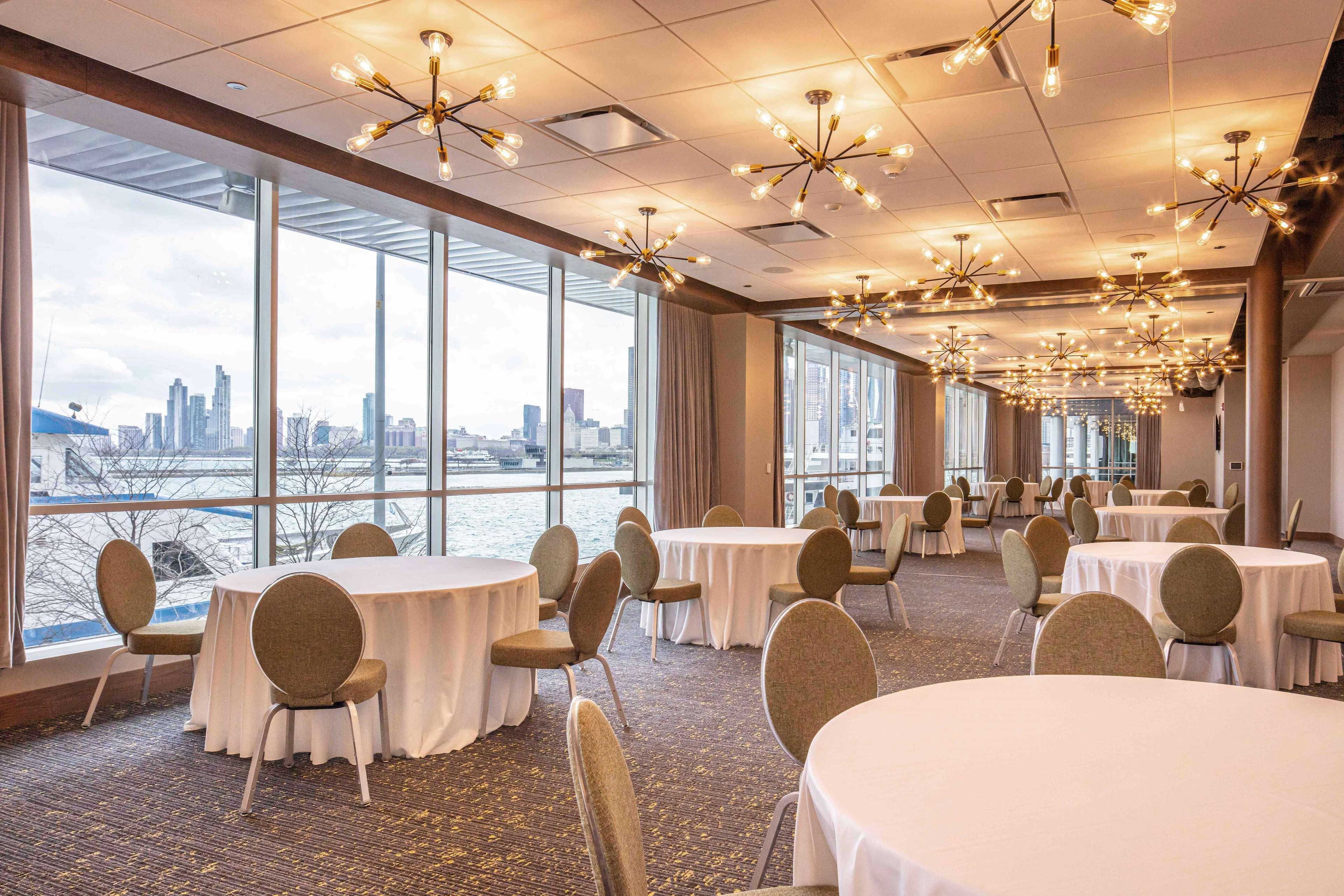 Sable At Navy Pier Chicago, Curio Collection By Hilton Hotel Buitenkant foto