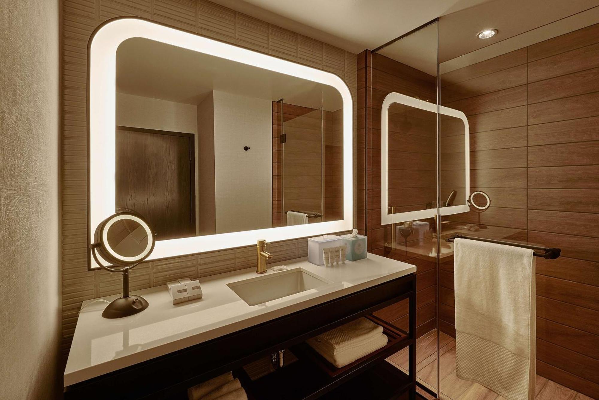 Sable At Navy Pier Chicago, Curio Collection By Hilton Hotel Buitenkant foto
