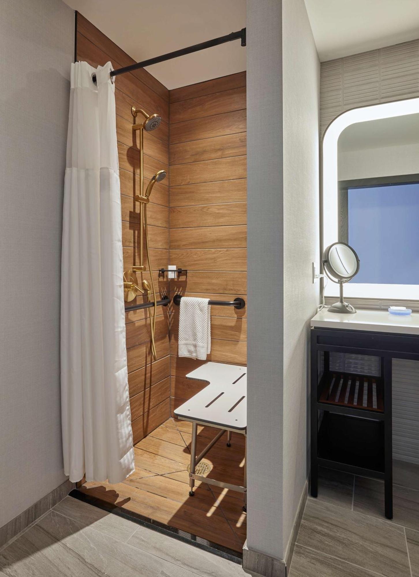 Sable At Navy Pier Chicago, Curio Collection By Hilton Hotel Buitenkant foto